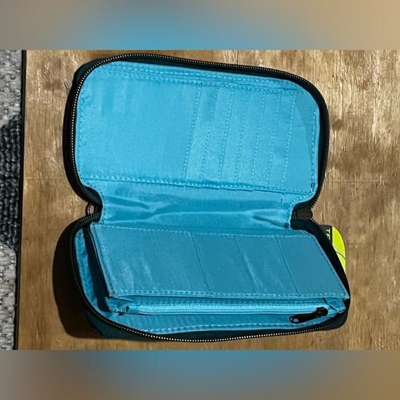 Travelon Anti-theft bifold wallet NWT - Picture 2 of 6